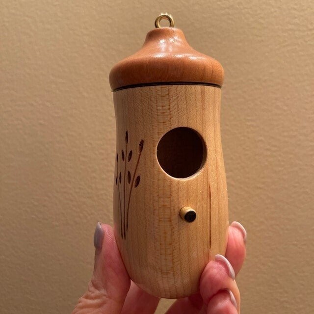 Kolibri-Futterhaus Holz mit Naturmotiv – 13 cm hoch, wetterfest