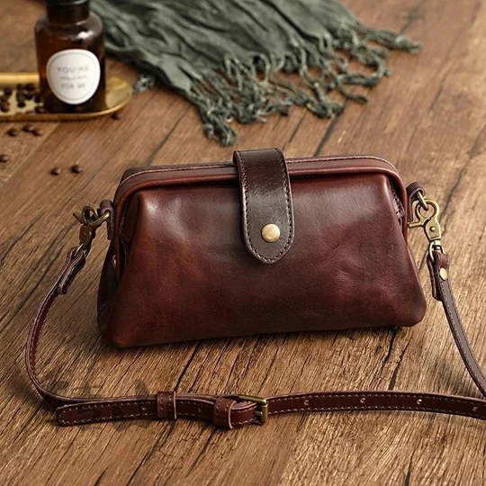Leder-Handtasche im Retro-Stil – Handgefertigt