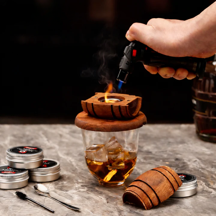 Cocktail smoker in whiskey barrel design — smoky aroma in 60 seconds