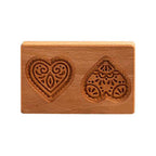 Holz-Backform mit handgeschnitzten Motiven