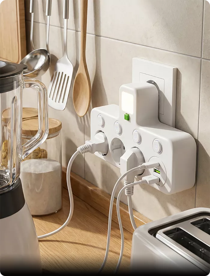 Steckdosenleiste mit USB-A, USB-C und integriertem Nachtlicht