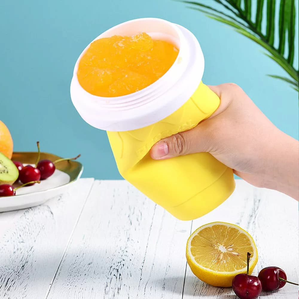 Slush maker cup with cooling core