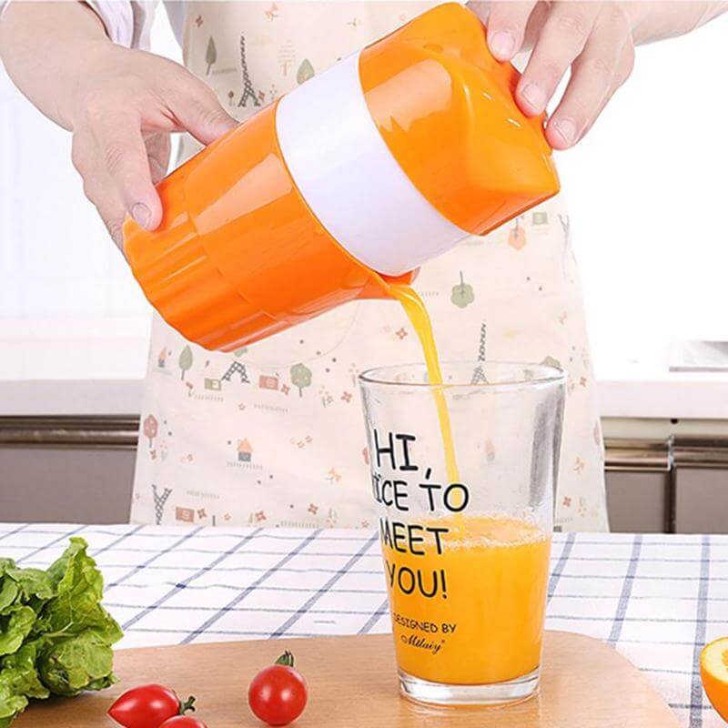 Citrus juicer with 300 ml collection container – BPA-free