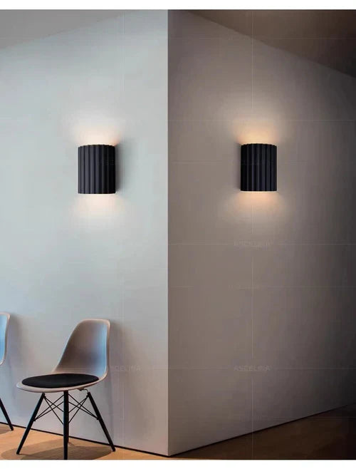 Resin Wall Lamp with Ribbed Shade – Modern Interior Design
