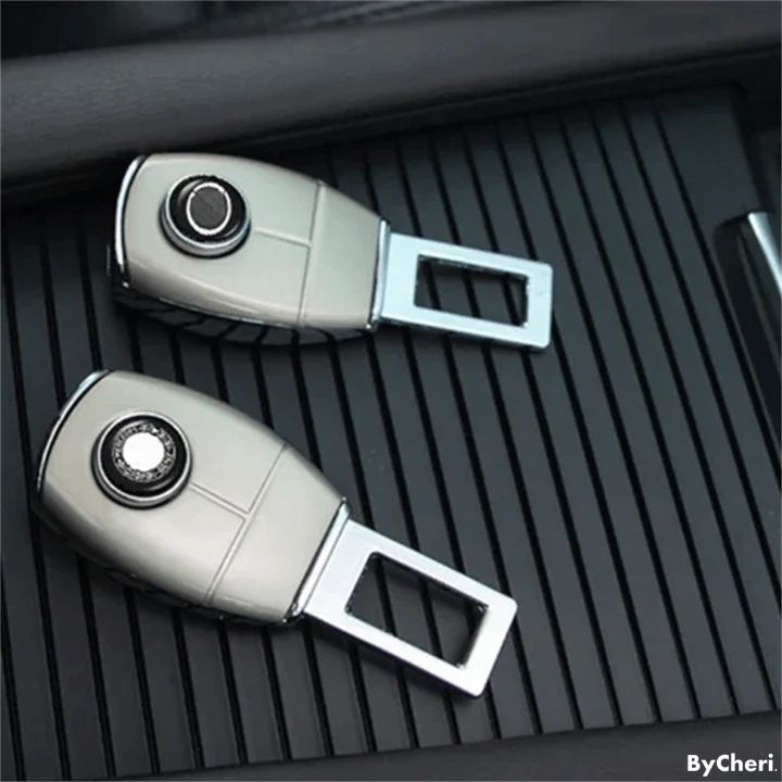 Seatbelt extension with locking mechanism