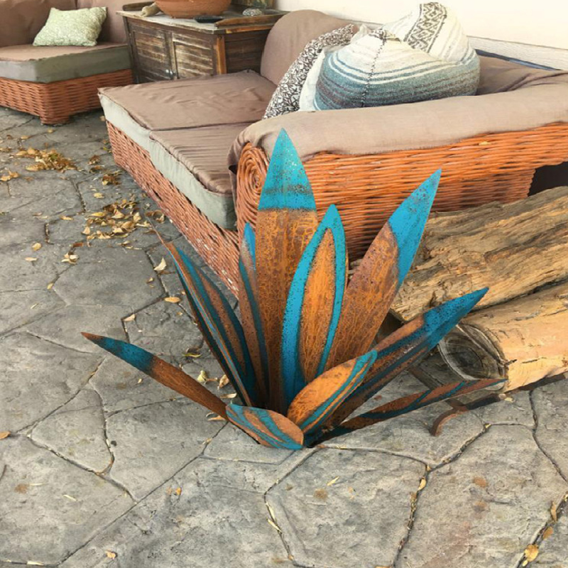 Solar agave lamp metal – Handmade for garden and terrace