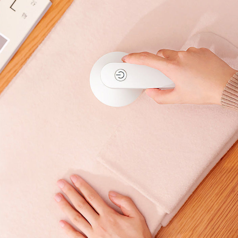 Electric rechargeable lint remover with stainless steel blade
