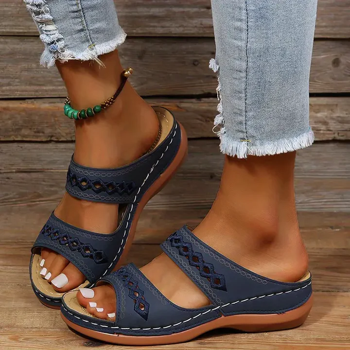 Orthopädische Keilsandalen mit Fußgewölbestütze