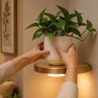 Round LED wall shelf with battery-powered lighting – Gold, Ø 20 cm