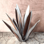Solar LED Agave Lamp – Color-Changing Metal Garden Lighting