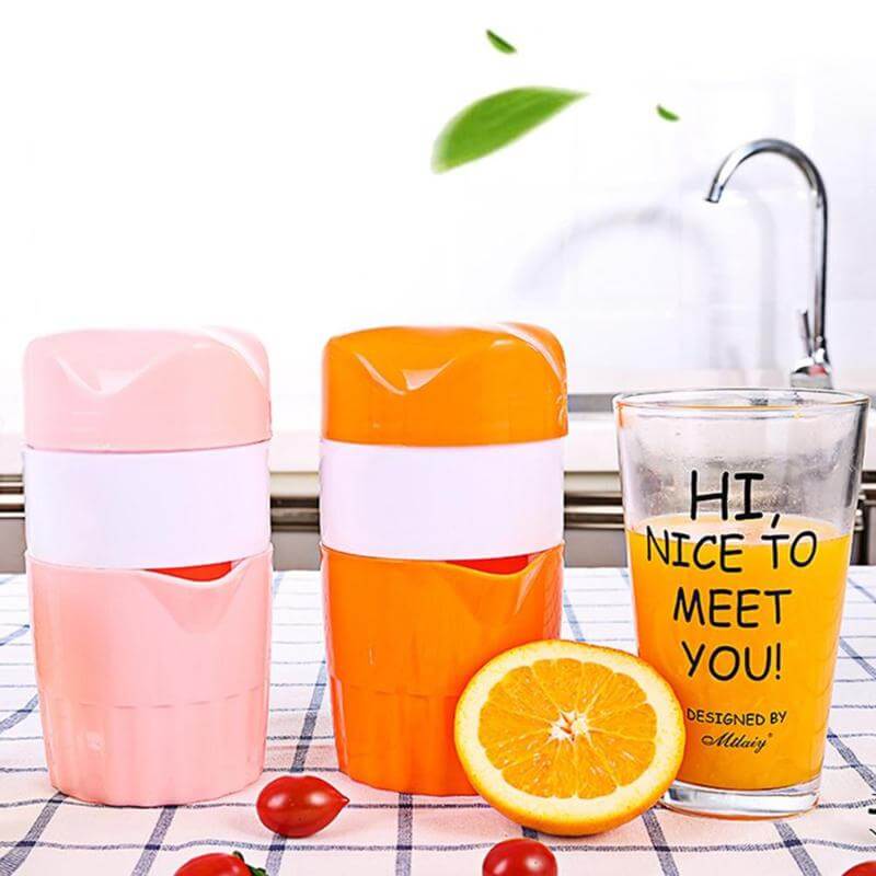 Citrus juicer with 300 ml collection container – BPA-free
