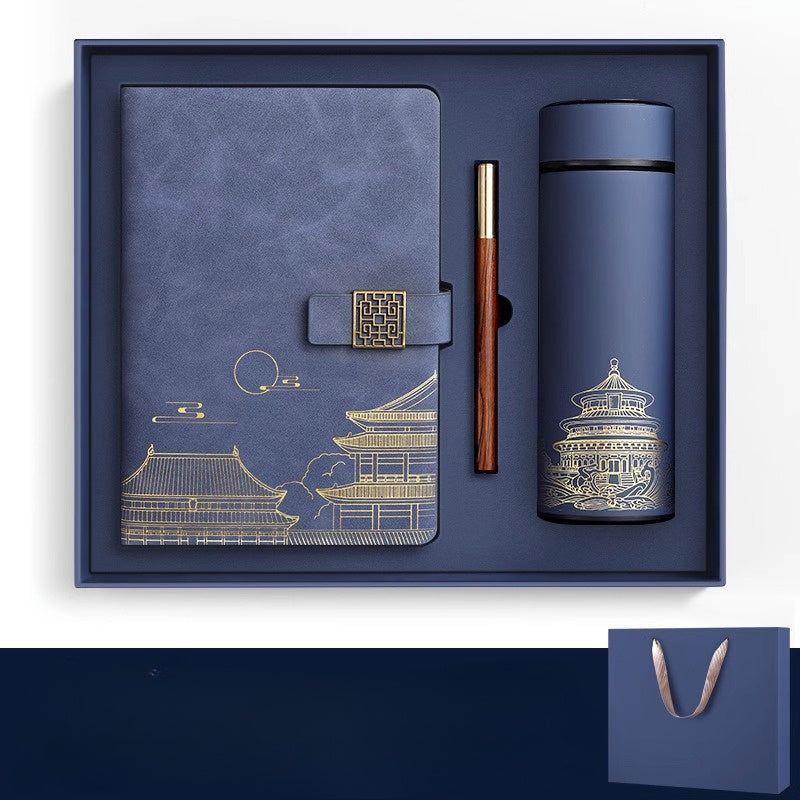 Geschenkset mit Notizbuch, Thermoskanne und Stift in edler Box