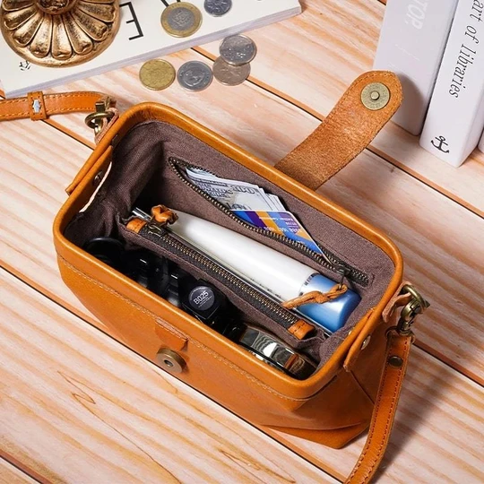 Leder-Handtasche im Retro-Stil – Handgefertigt