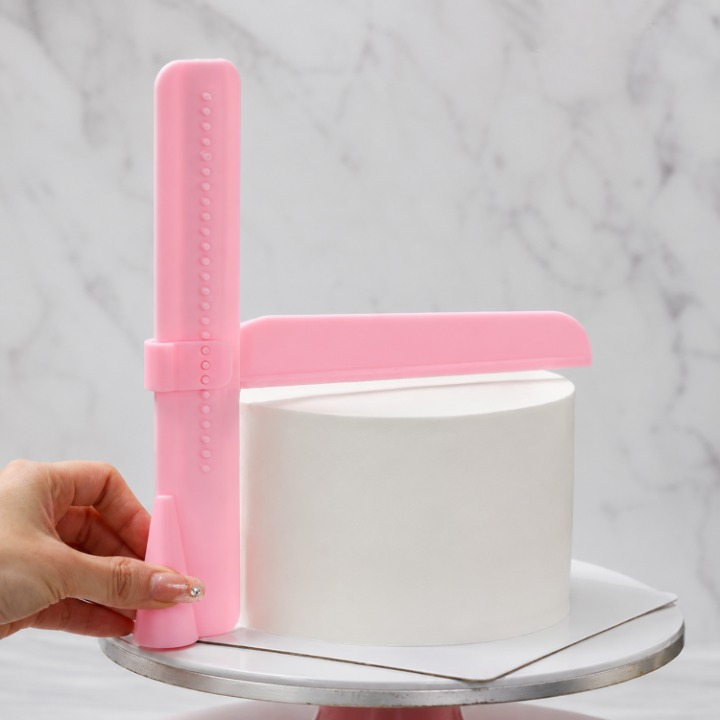 Cake Smoother – Professional Cake Surfaces Without Effort