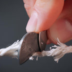 Mini Flaschenöffner Titan mit Damaszener Stahl Schneide