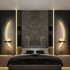 LED wall light with curved shape and integrated light modes