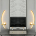 LED wall light with curved shape and integrated light modes