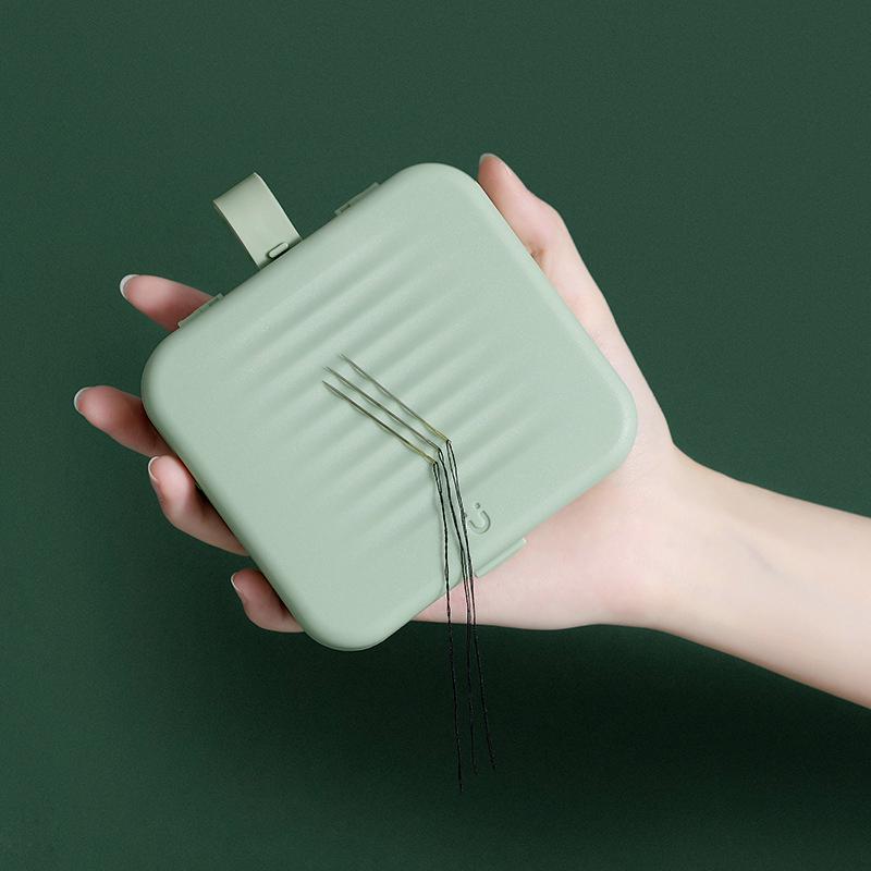 Magnetische Nähbox mit zwei Etagen für Spulen und Nähzubehör