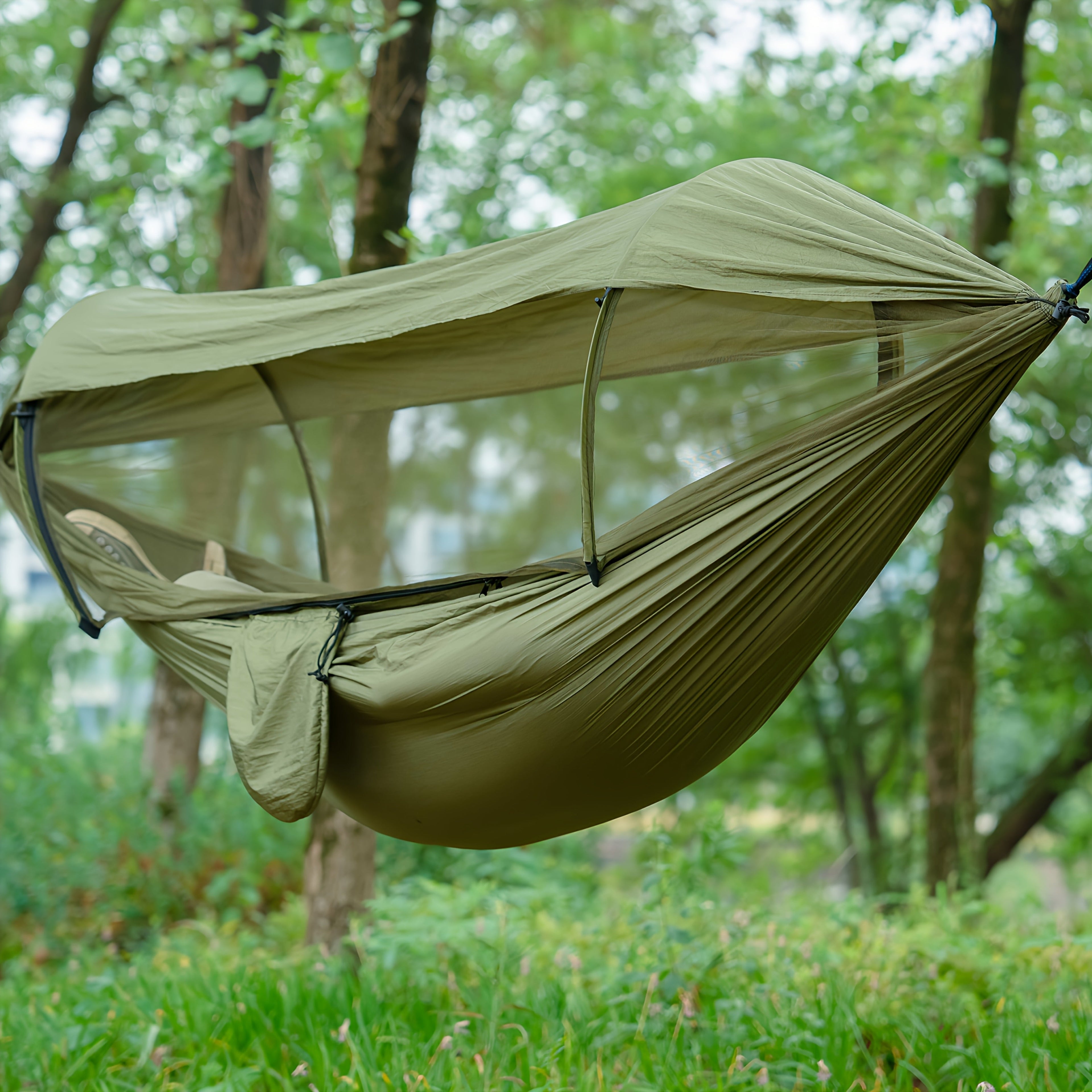 Outdoor-Hängematte mit Moskitonetz und Sonnenschutz