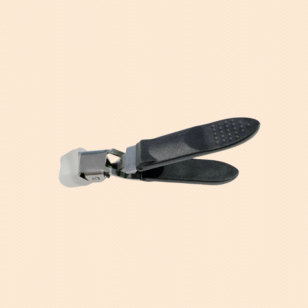 Nail clipper with angled blade for ingrown nails