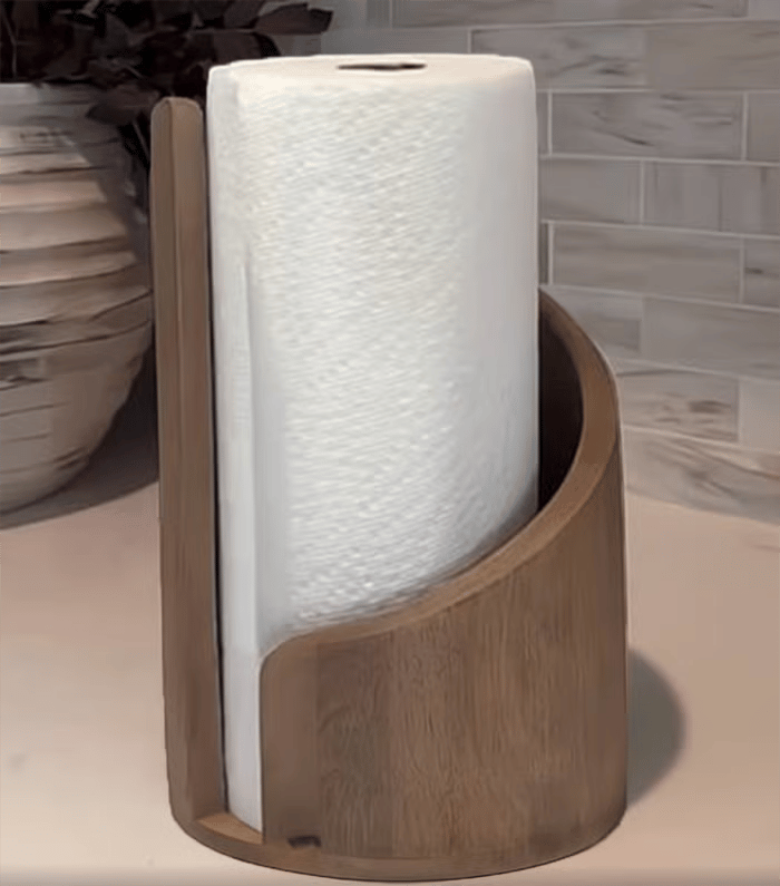 Küchenrollenhalter aus Holz mit Metallstab