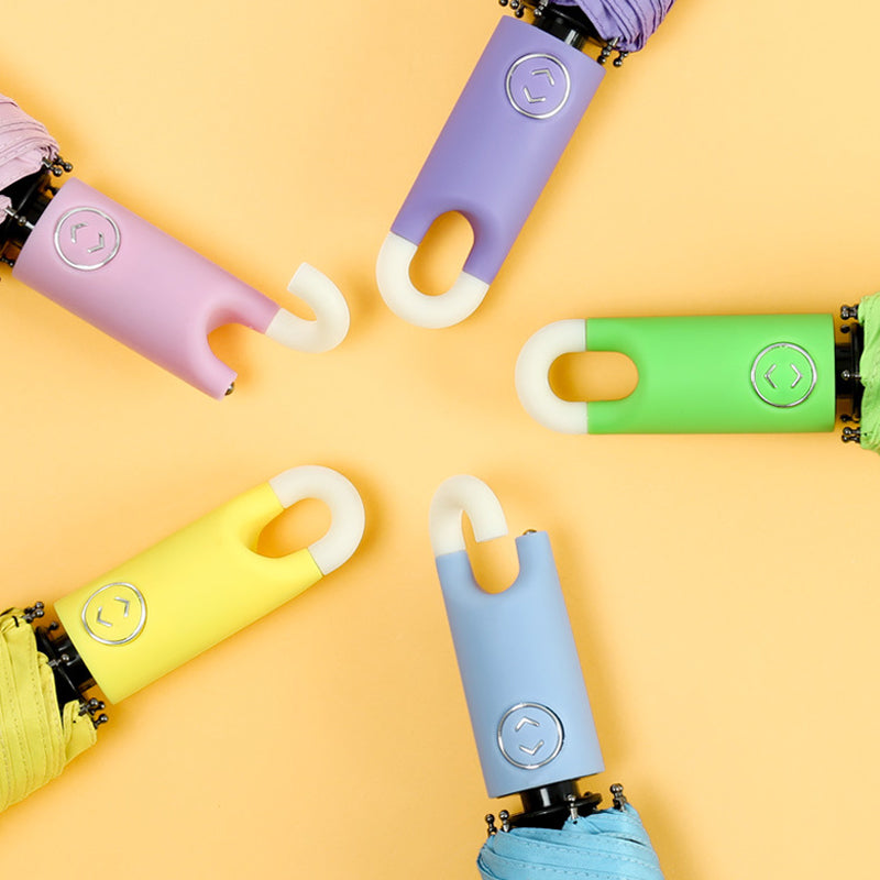 Compact umbrella with 360° rotating handle