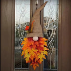 Herbst-Gnom Türhänger mit Ahornblättern