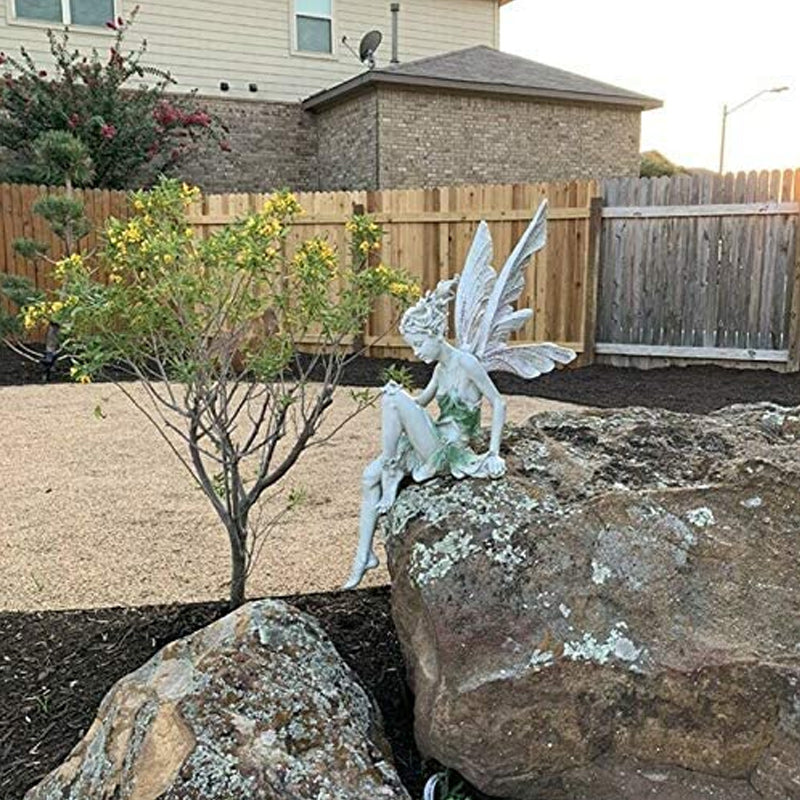 Gartenfigur Fee sitzend aus Harz