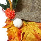 Herbst-Gnom Türhänger mit Ahornblättern