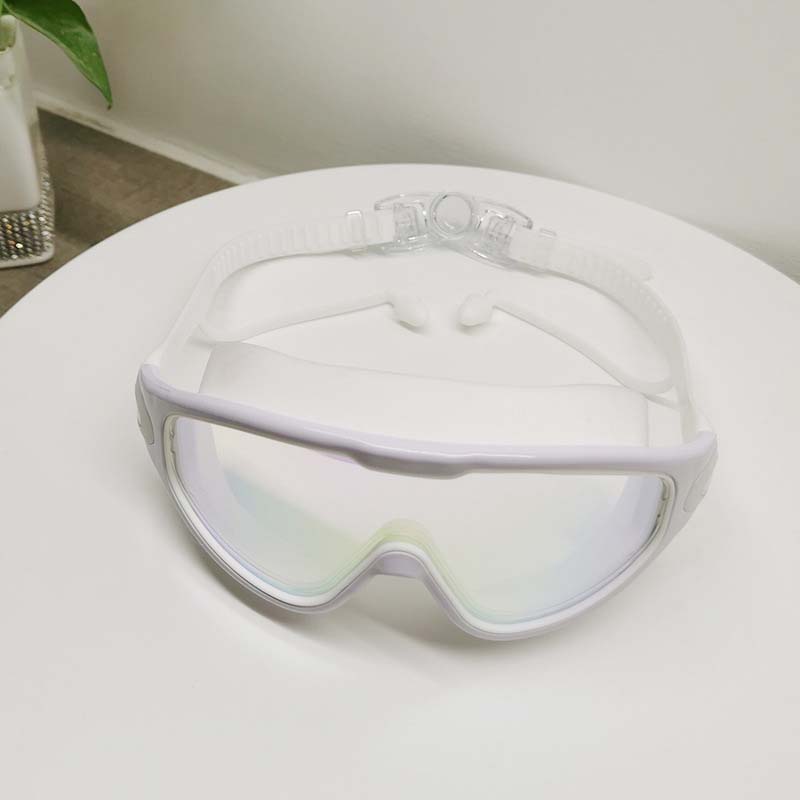 Swimming goggles with 180° field of view and anti-fog