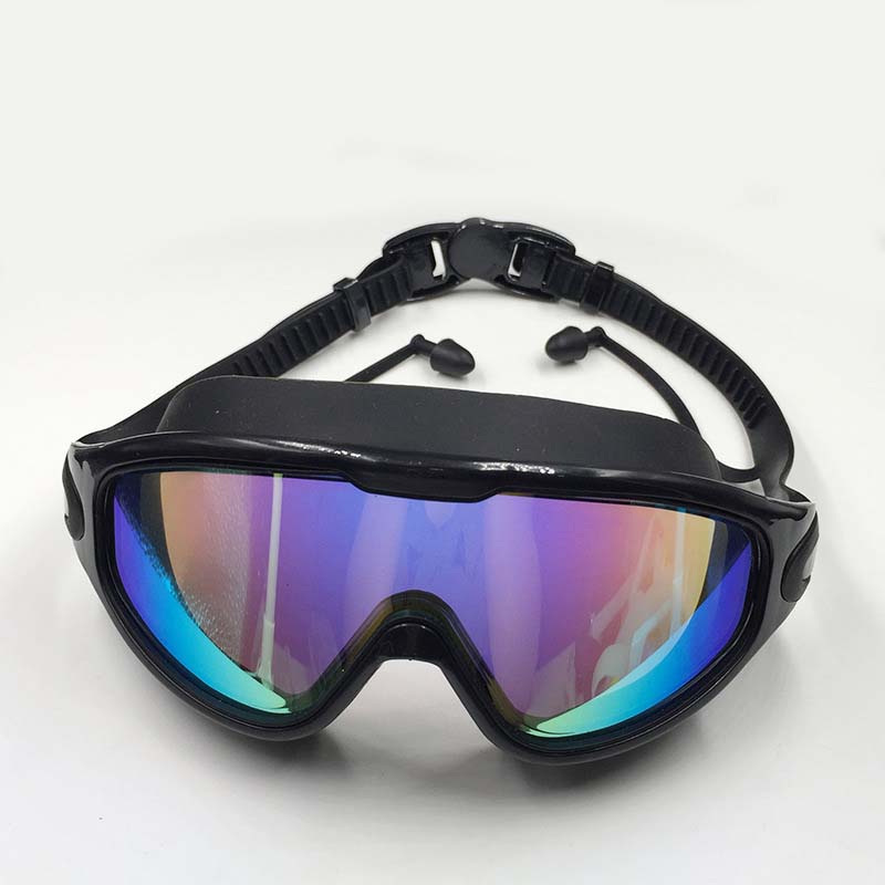 Swimming goggles with 180° field of view and anti-fog