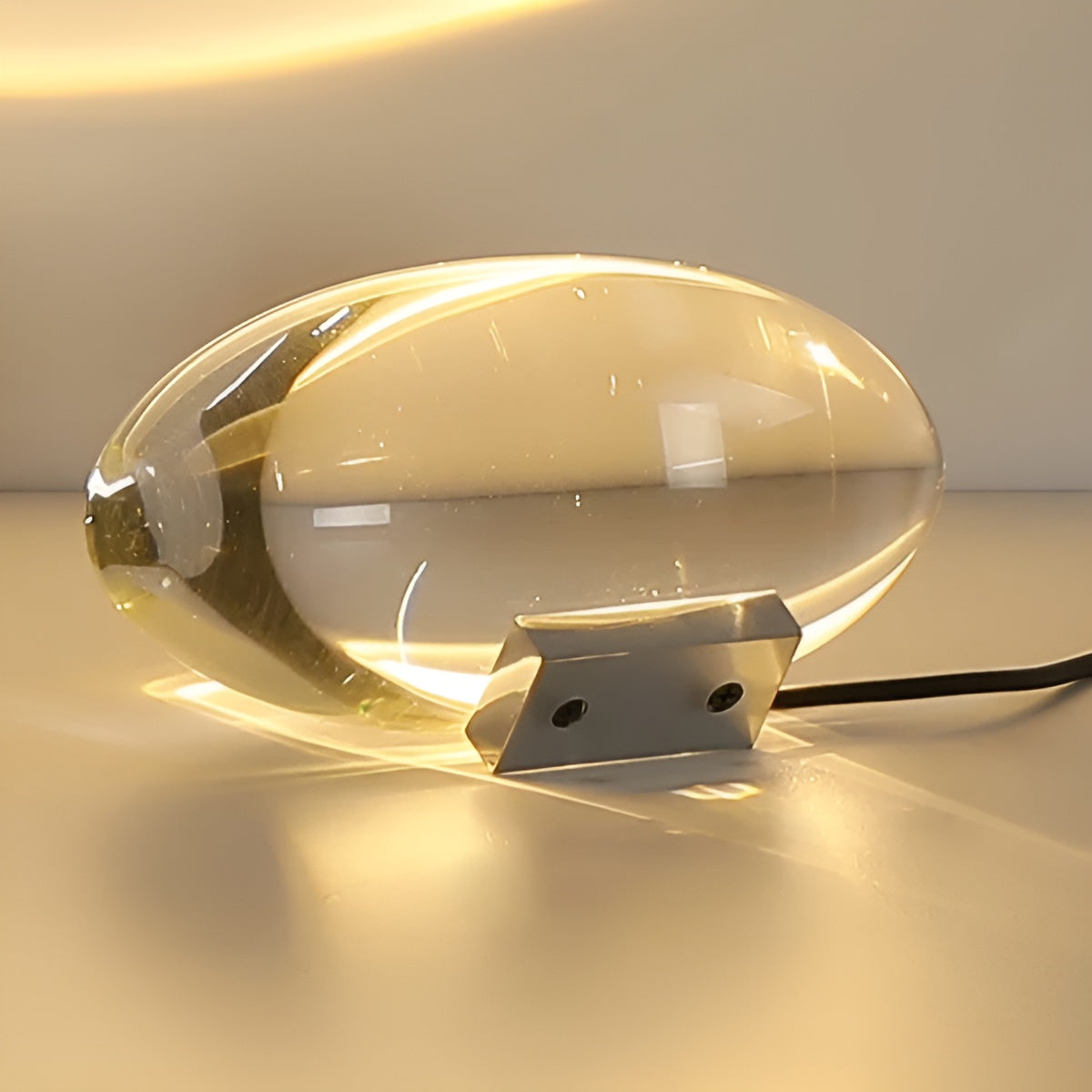 Ovale Tischlampe mit warmem Stimmungslicht
