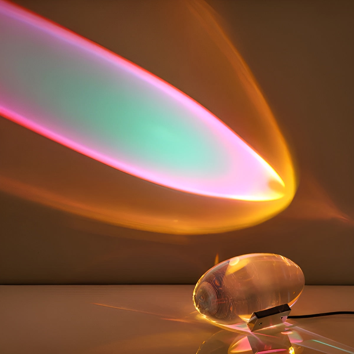Ovale Tischlampe mit warmem Stimmungslicht