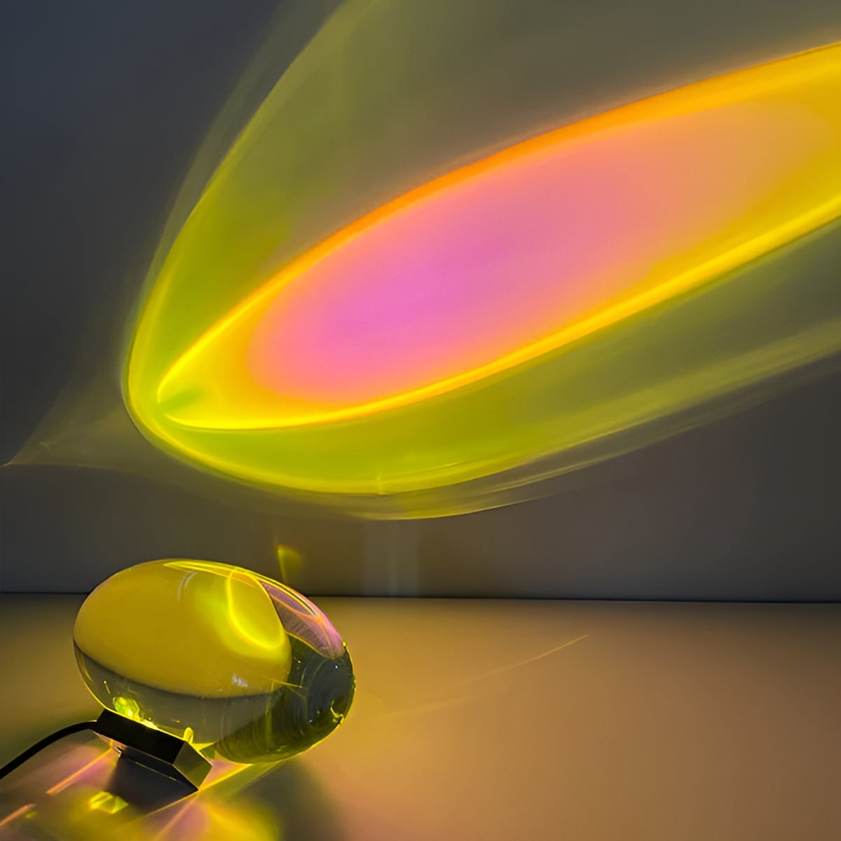 Ovale Tischlampe mit warmem Stimmungslicht
