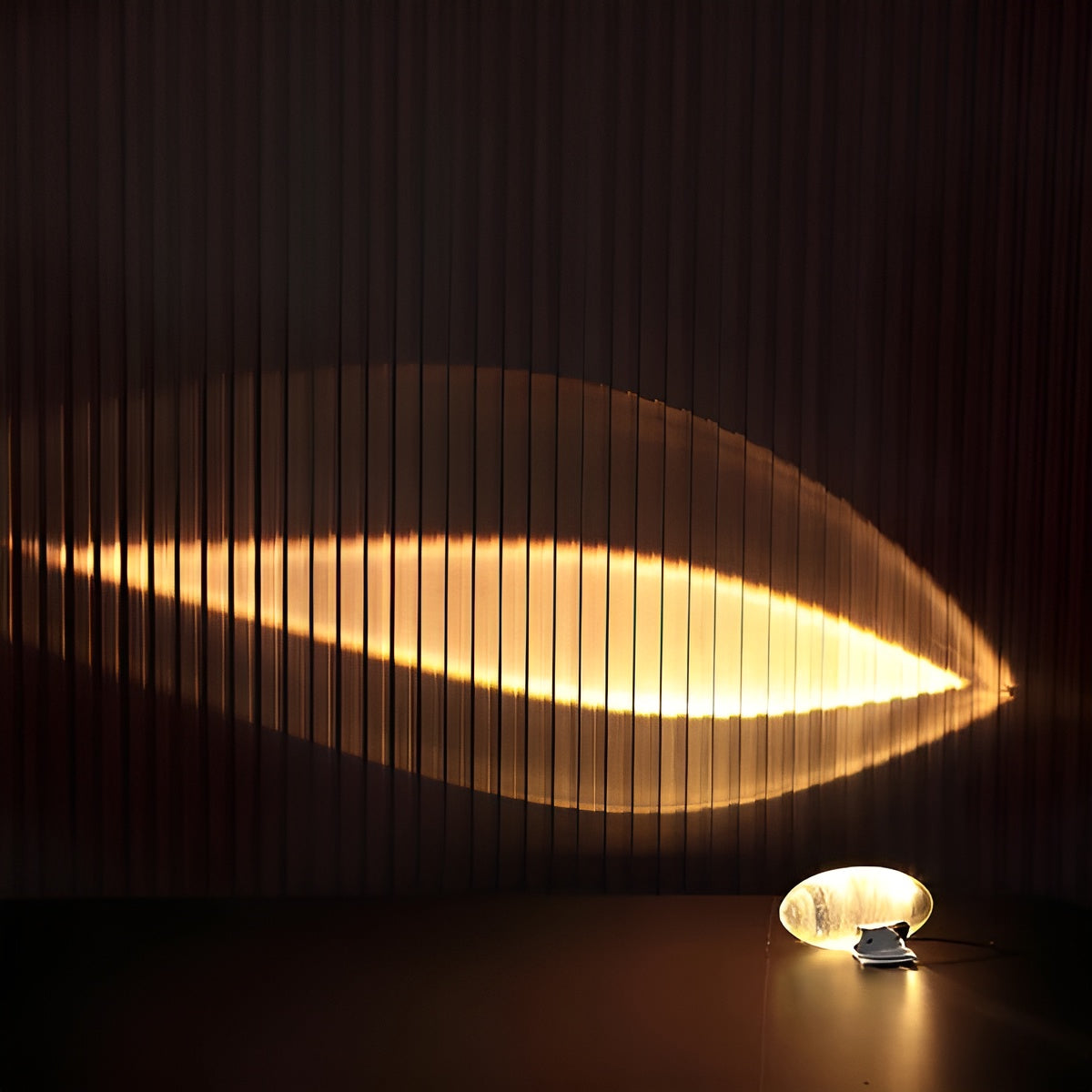 Ovale Tischlampe mit warmem Stimmungslicht
