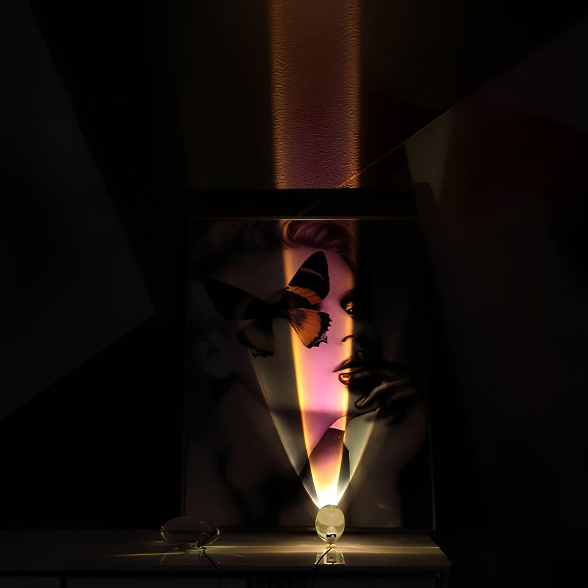 Ovale Tischlampe mit warmem Stimmungslicht