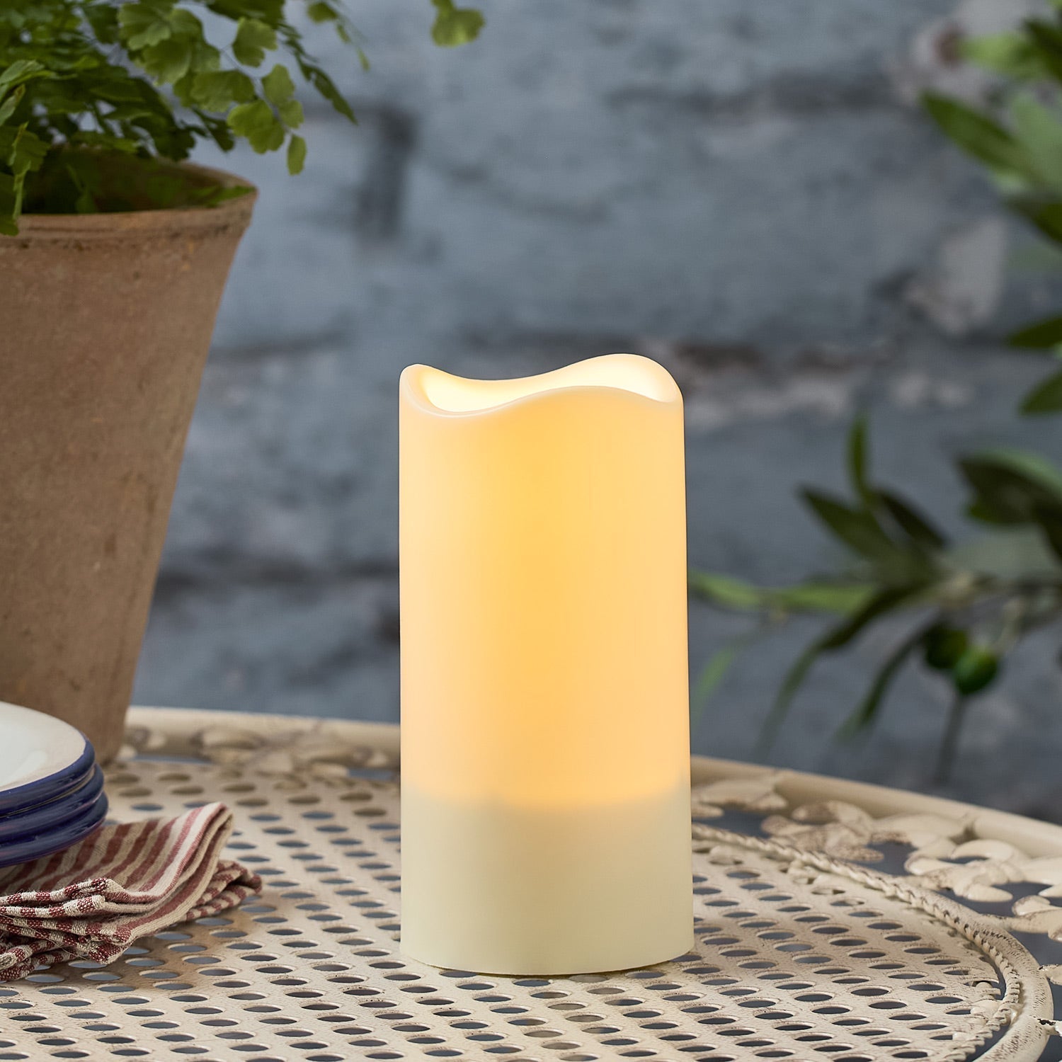 LED-Solarkerzenmit warmweißem Licht