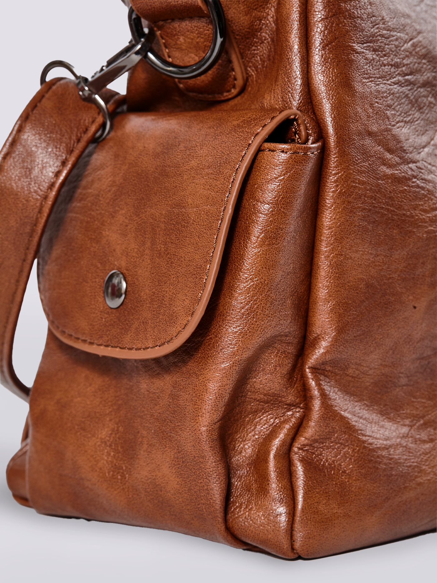 Handtasche mit Reißverschlusstaschen und abnehmbarem Trageriemen