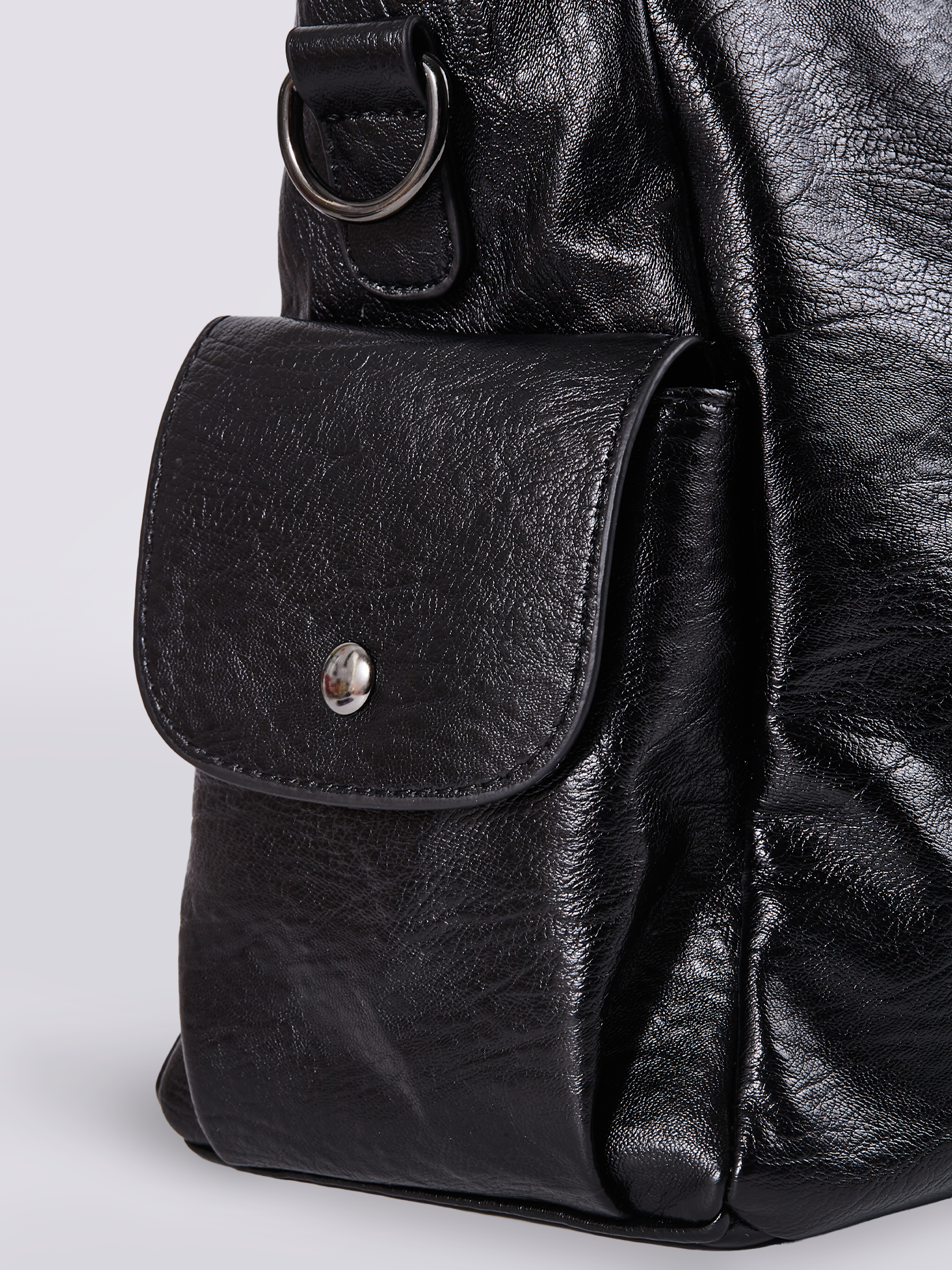 Handtasche mit Reißverschlusstaschen und abnehmbarem Trageriemen