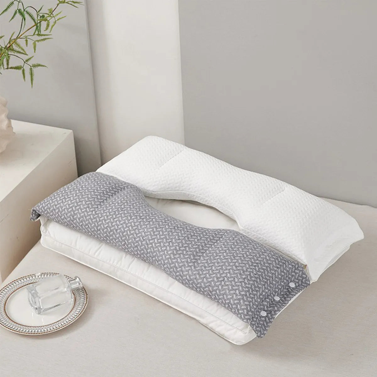 Wake up without neck pain — Ergonomic support pillow for side and back sleepers