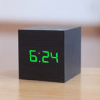 Digitaler LED-Wecker mit Temperaturanzeige