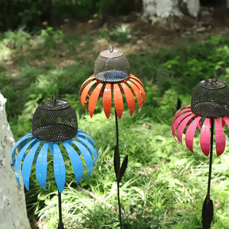 Vogelfutterspender Sonnenblume Metall mit bunten Blütenblättern