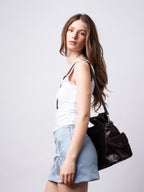 Handtasche mit Reißverschlusstaschen und abnehmbarem Trageriemen