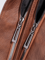 Handtasche mit Reißverschlusstaschen und abnehmbarem Trageriemen