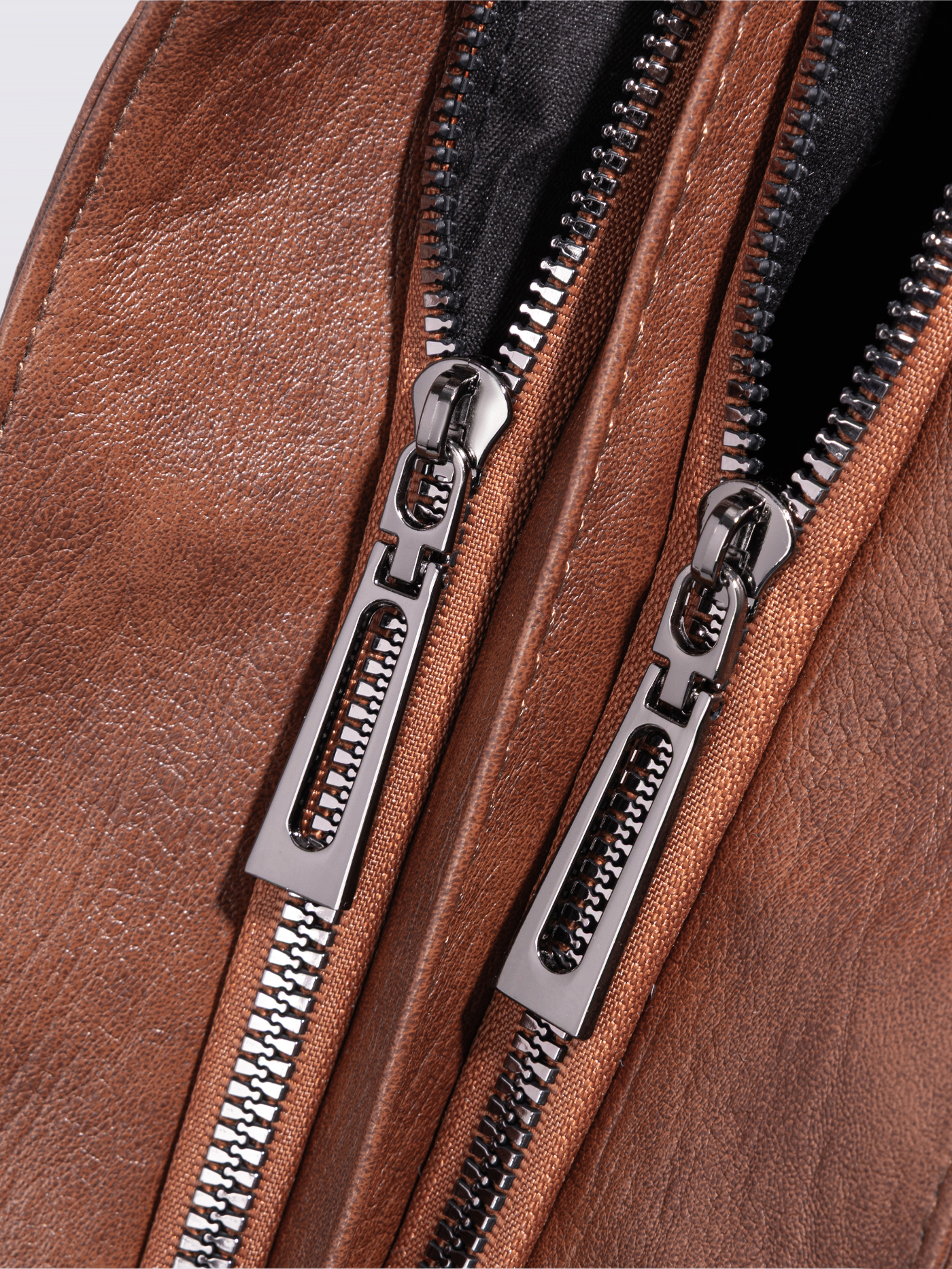 Handtasche mit Reißverschlusstaschen und abnehmbarem Trageriemen