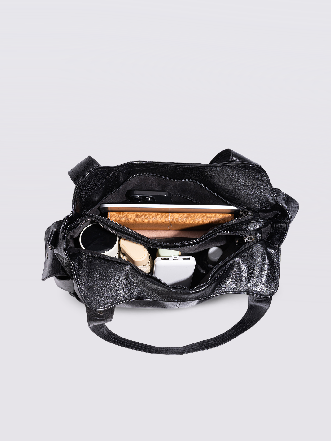 Handtasche mit Reißverschlusstaschen und abnehmbarem Trageriemen