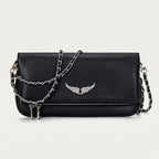 Clutch mit Strassstein-Details und Kettenschulterriemen