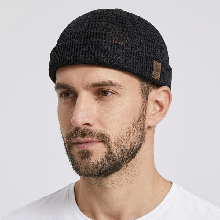 Breathable mesh cap without a brim, adjustable from 55 to 60 cm, only 43 g