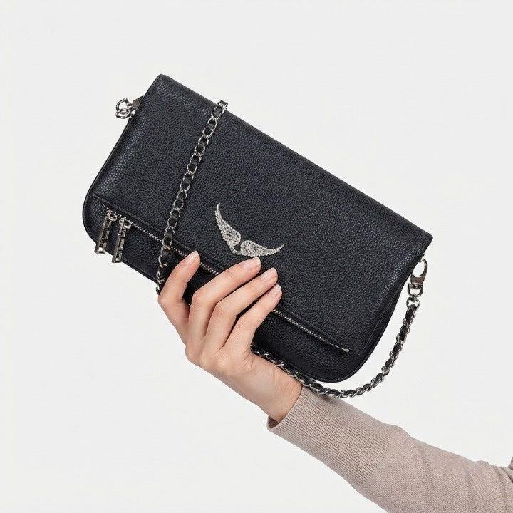 Clutch mit Strassstein-Details und Kettenschulterriemen