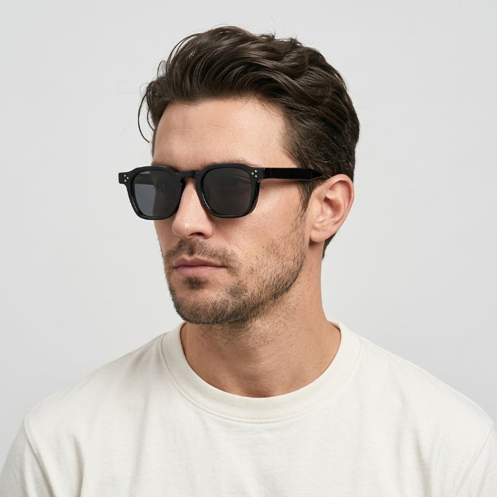 Square sunglasses with UV400 protection, scratch-resistant lenses, frame width 14.4 cm